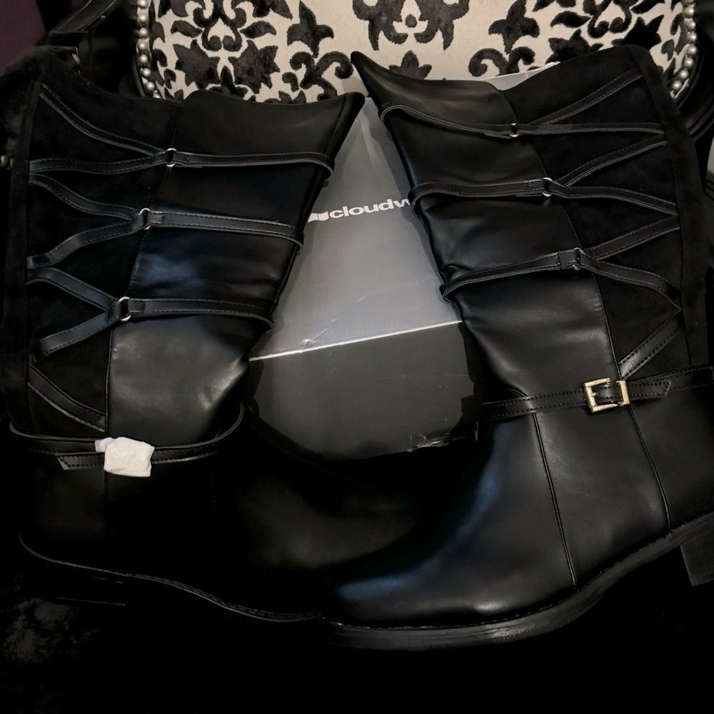 Black Ladies Fashion Boots - NIB